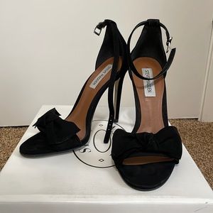 Steve Madden black suede heel with bow detail, size 7